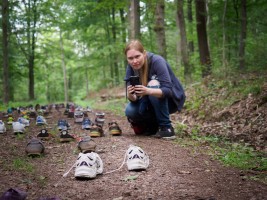 ANnika hat ihre Schuhe gefunden! – Kunst im Wald