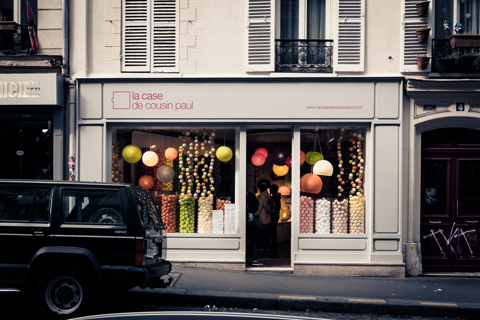 Shop for colorful balls /Fachgeschäft für bunte Bälle