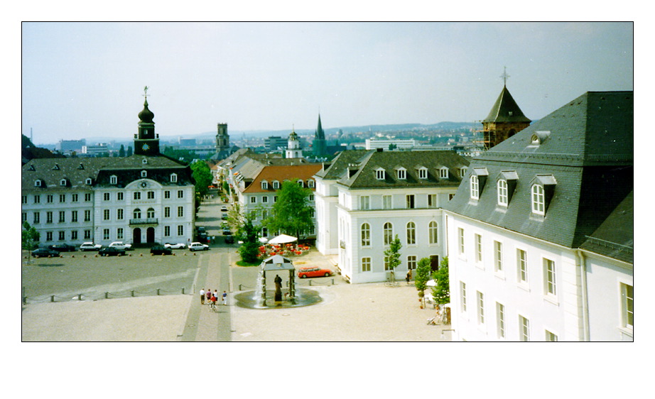 schlossplatz-klein.jpg